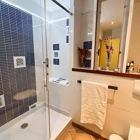 Renovated Duplex With Ac And 2 Terraces شقة غريمو